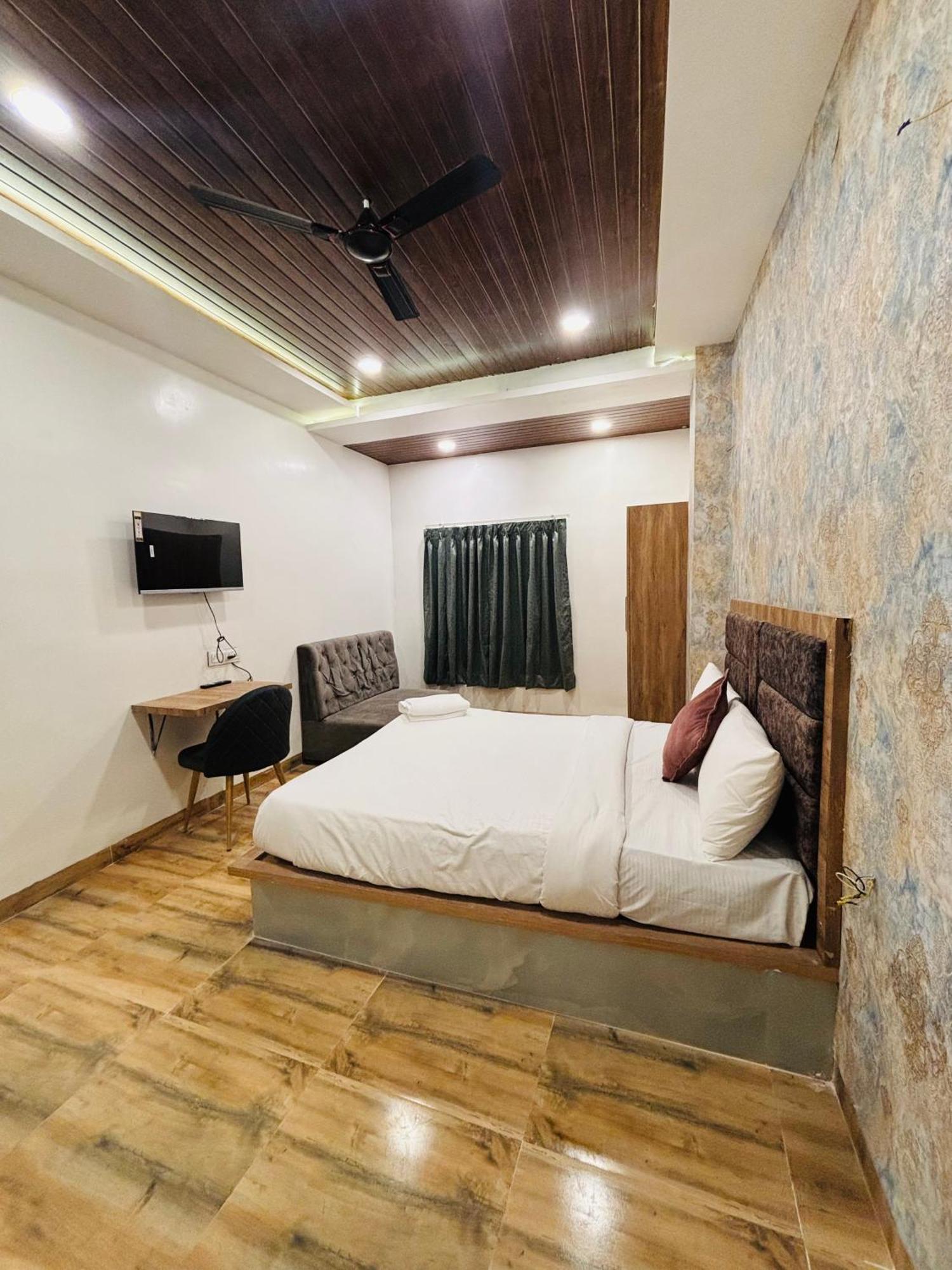 Hotel Vedicvista Indore Buitenkant foto