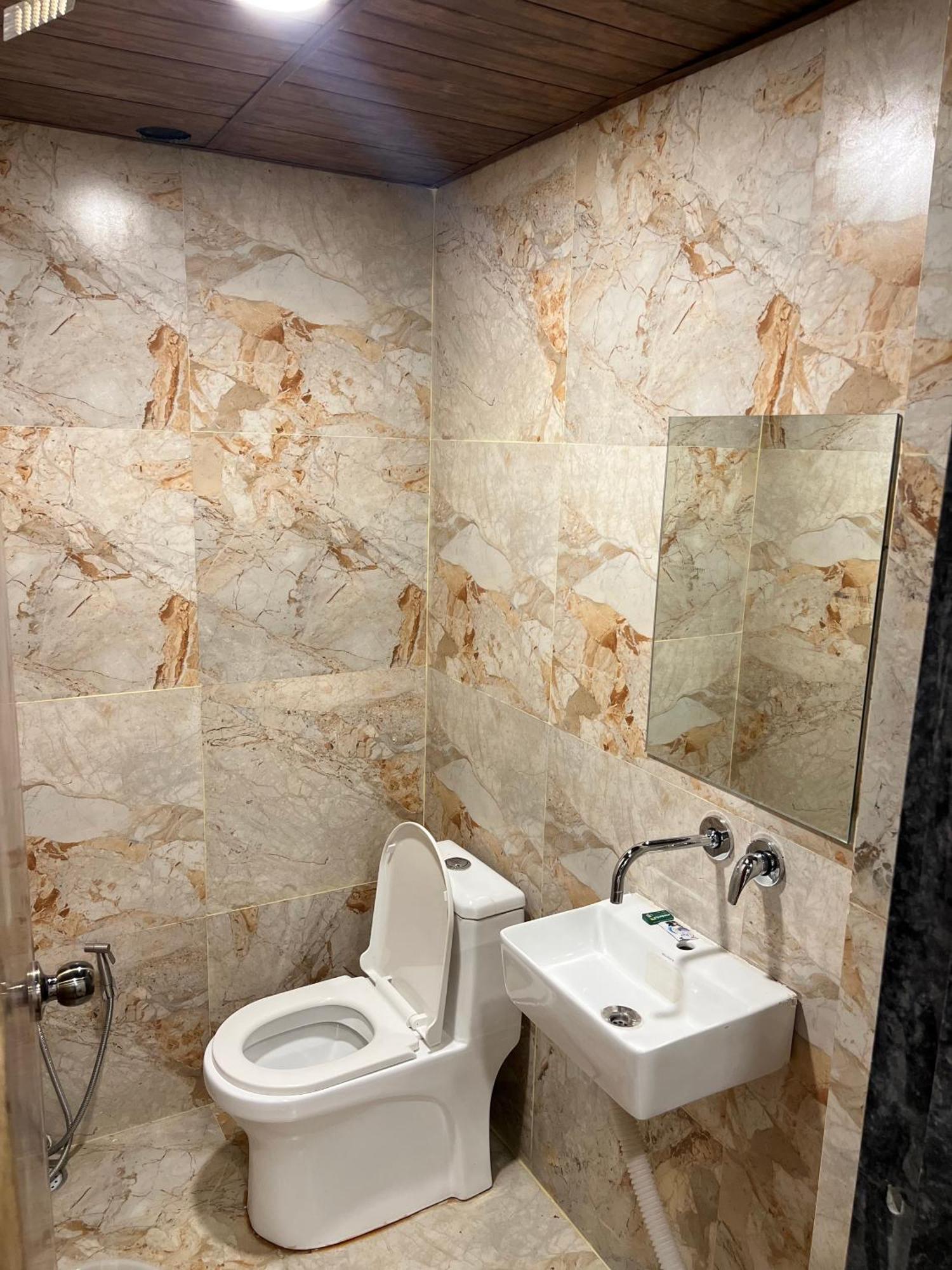 Hotel Vedicvista Indore Buitenkant foto