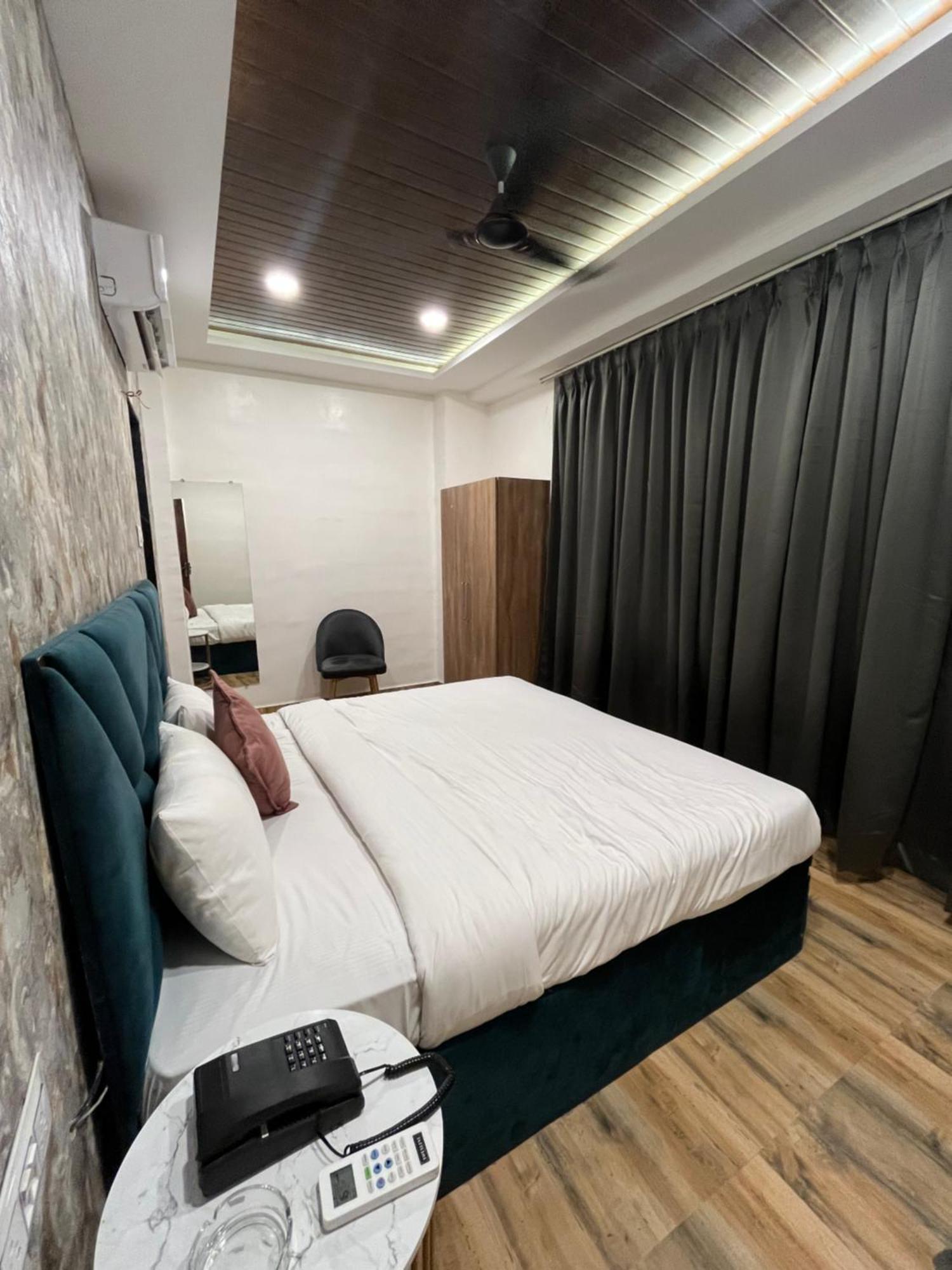Hotel Vedicvista Indore Buitenkant foto