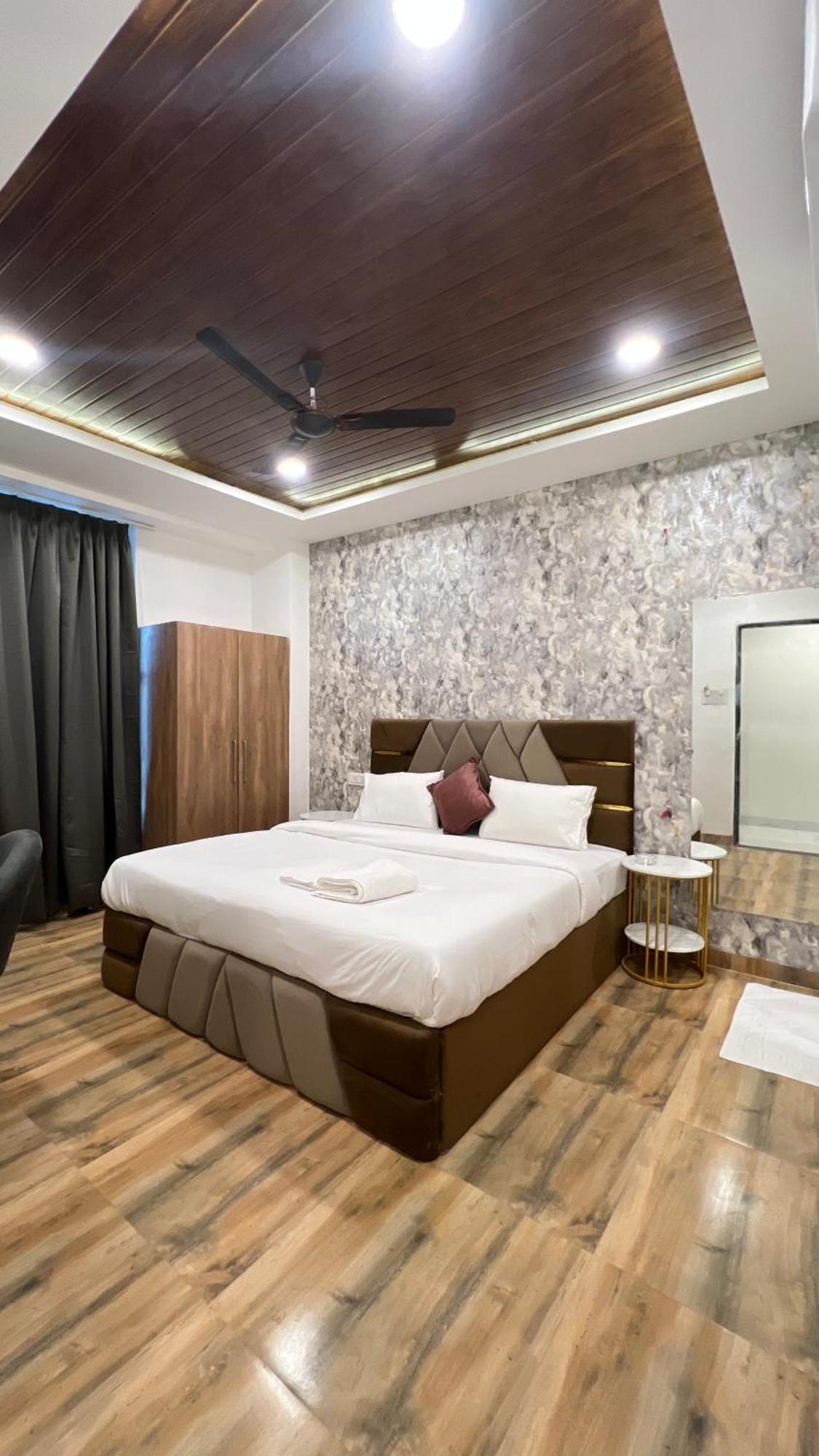 Hotel Vedicvista Indore Buitenkant foto